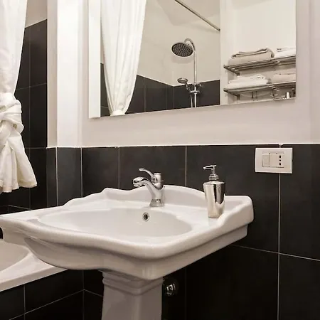 Loft Centro Ingresso Indipendente Giardino Privato 아파트 카타니아